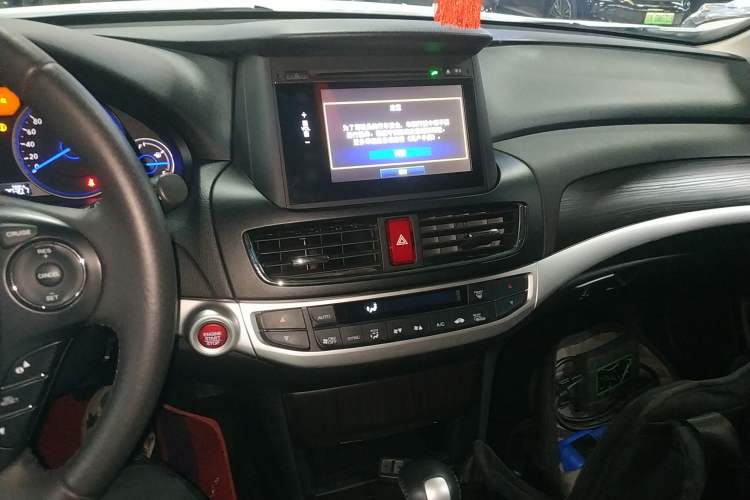 Used Honda Crosstour 2014 2.4L Luxury Edition Audio And AC Panel