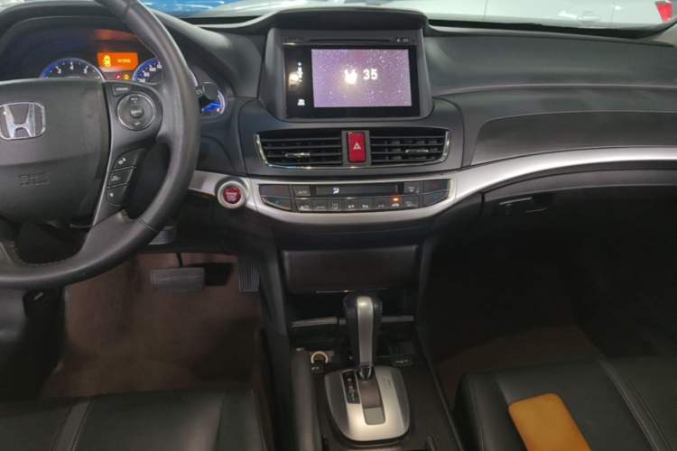 Used Honda Crosstour 2014 2.4L Luxury Edition Audio And AC Panel