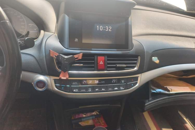Used Honda Crosstour 2014 2.4L Luxury Edition Audio And AC Panel