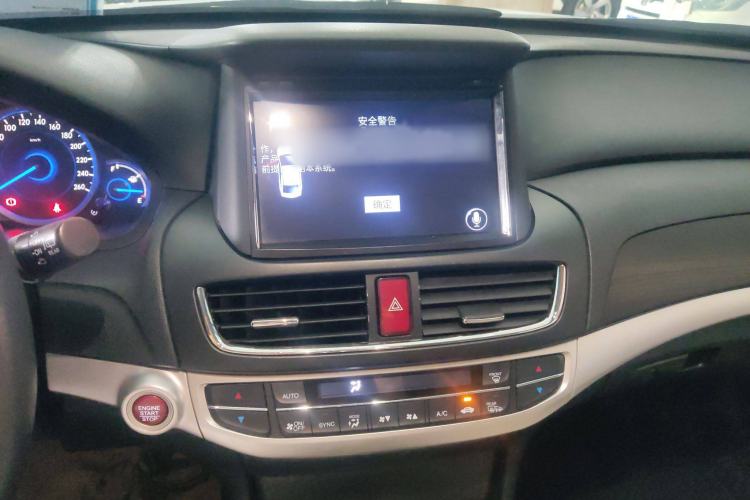 Used Honda Crosstour 2014 2.4L Luxury Edition Audio And AC Panel