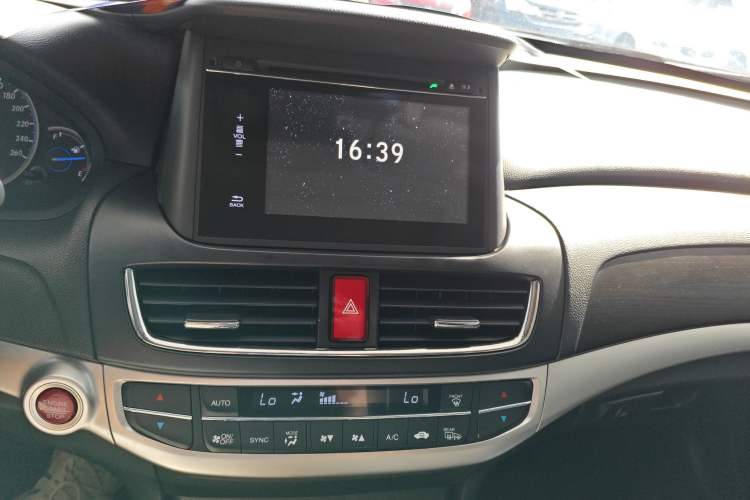 Used Honda Crosstour 2014 2.4L Luxury Edition Audio And AC Panel