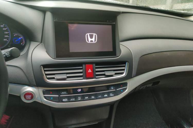 Used Honda Crosstour 2014 2.4L Luxury Edition Audio And AC Panel