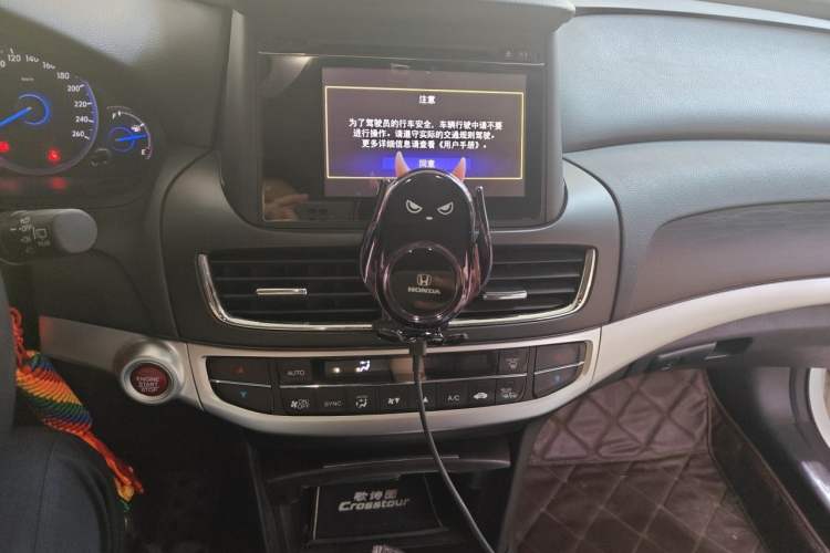 Used Honda Crosstour 2014 2.4L Luxury Edition Audio And AC Panel