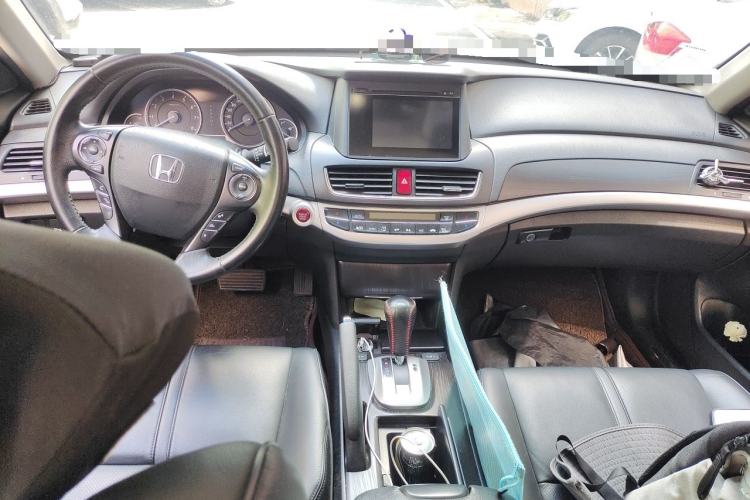 Used Honda Crosstour 2014 2.4L Luxury Edition Center Console