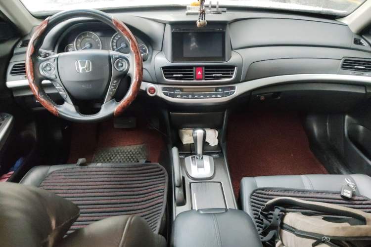 Used Honda Crosstour 2014 2.4L Luxury Edition Center Console