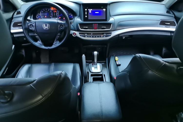 Used Honda Crosstour 2014 2.4L Luxury Edition Center Console