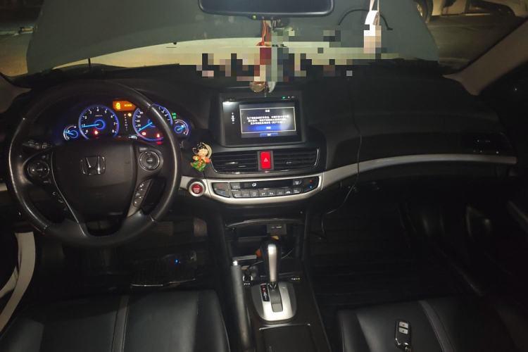Used Honda Crosstour 2014 2.4L Luxury Navigation Edition Center Console