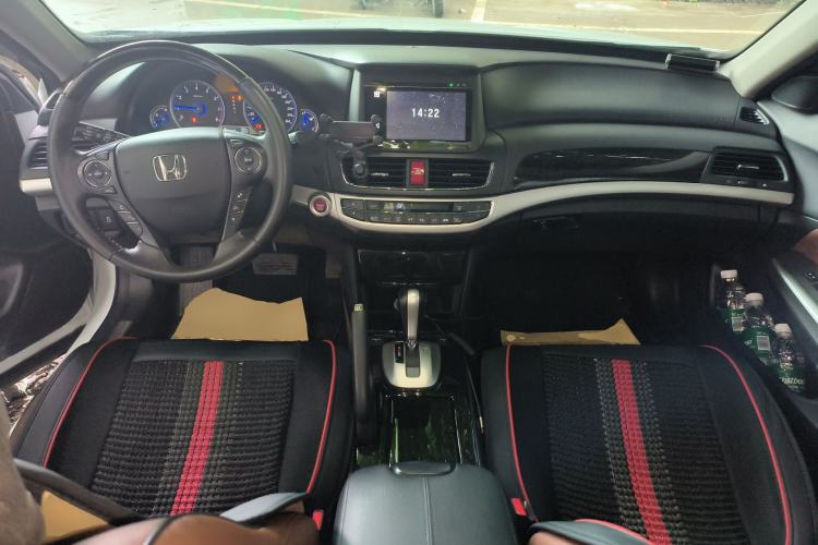 Used Honda Crosstour 2014 3.0L AWD Prestige Edition Center Console