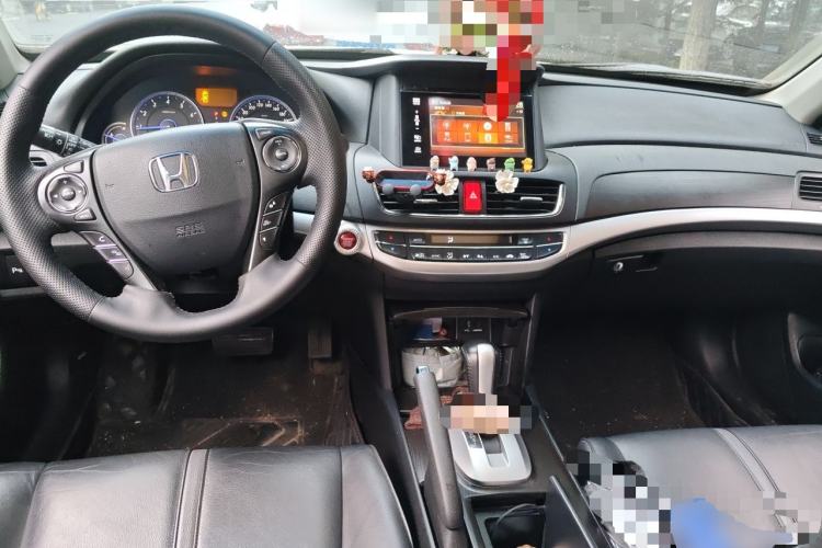 Used Honda Crosstour 2014 2.4L Luxury Edition Center Console