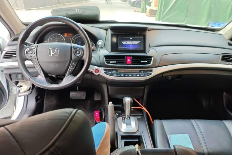 Used Honda Crosstour 2014 2.4L Luxury Edition Center Console