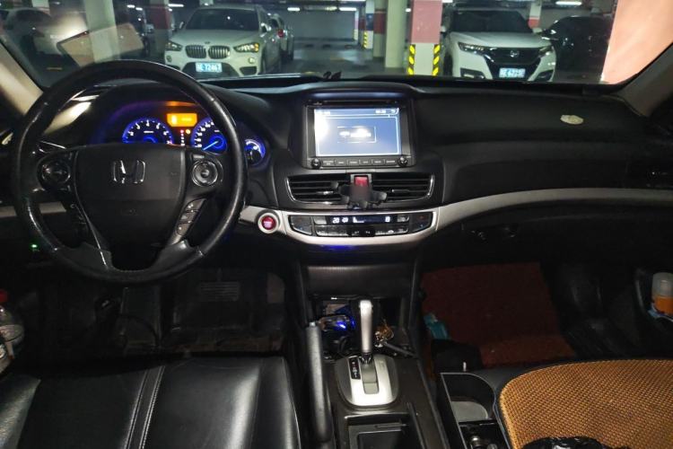 Used Honda Crosstour 2014 2.4L Luxury Edition Center Console