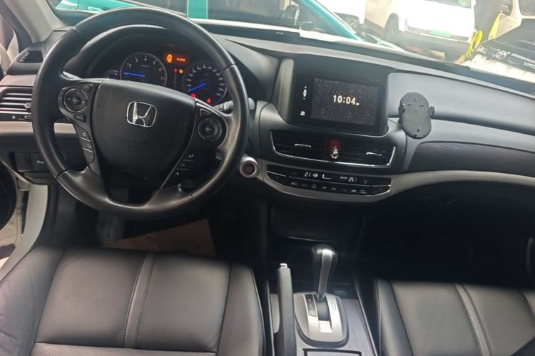 Used Honda Crosstour 2014 2.4L Luxury Edition Center Console