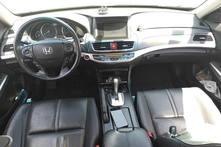Used Honda Crosstour 2014 2.4L Luxury Edition Center Console
