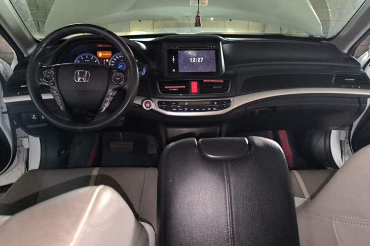 Used Honda Crosstour 2014 2.4L Luxury Edition Center Console