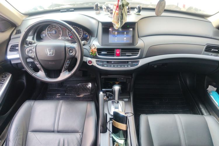 Used Honda Crosstour 2014 2.4L Luxury Edition Center Console