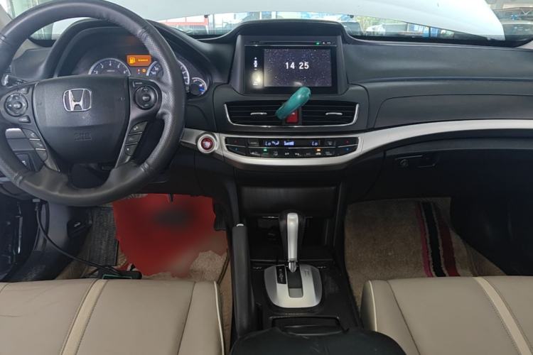 Used Honda Crosstour 2014 2.4L Luxury Edition Center Console