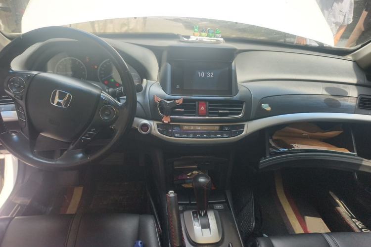 Used Honda Crosstour 2014 2.4L Luxury Edition Center Console
