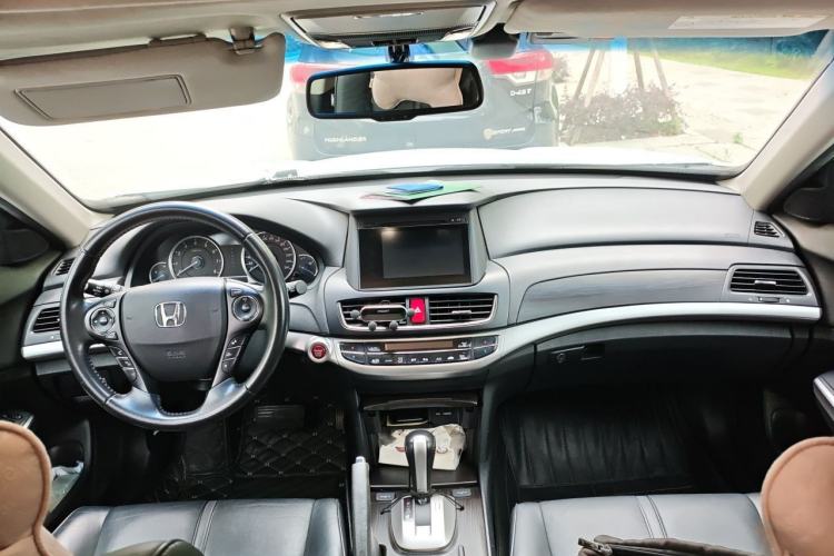 Used Honda Crosstour 2014 2.4L Luxury Edition Center Console
