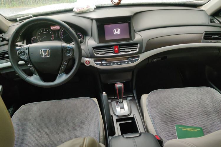 Used Honda Crosstour 2014 2.4L Luxury Edition Center Console
