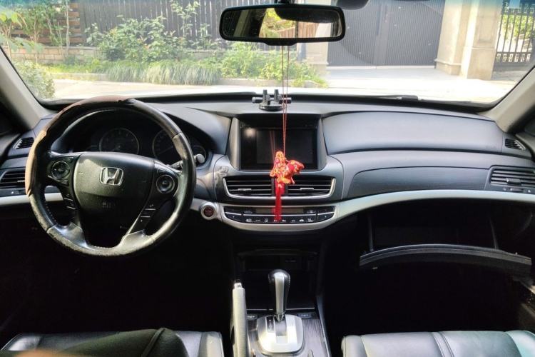 Used Honda Crosstour 2014 2.4L Luxury Edition Center Console