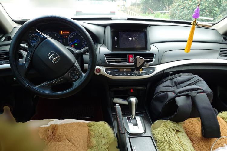 Used Honda Crosstour 2014 2.4L Luxury Edition Center Console