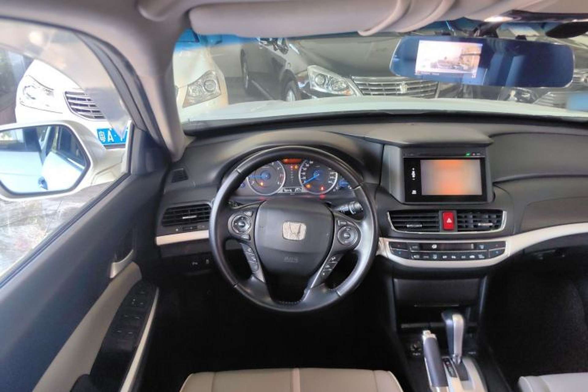 Used Honda Crosstour 2014 2.4L Luxury Edition Center Console