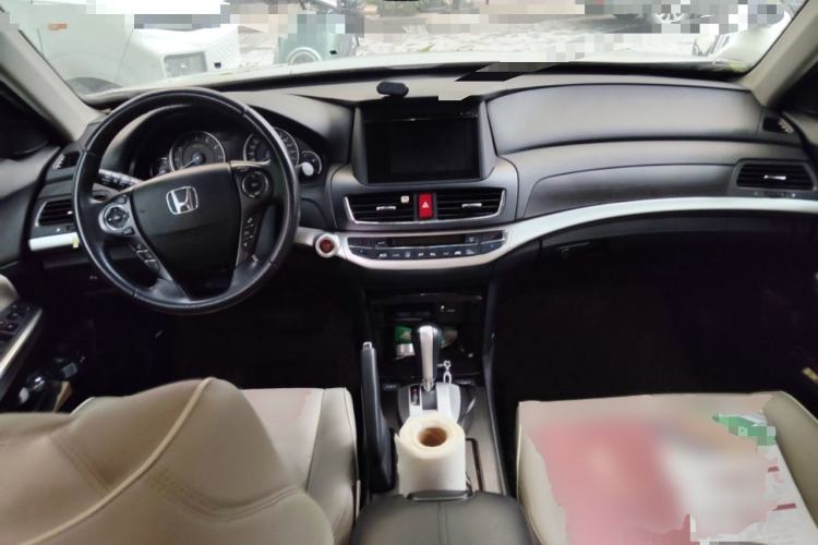 Used Honda Crosstour 2014 2.4L Luxury Edition Center Console
