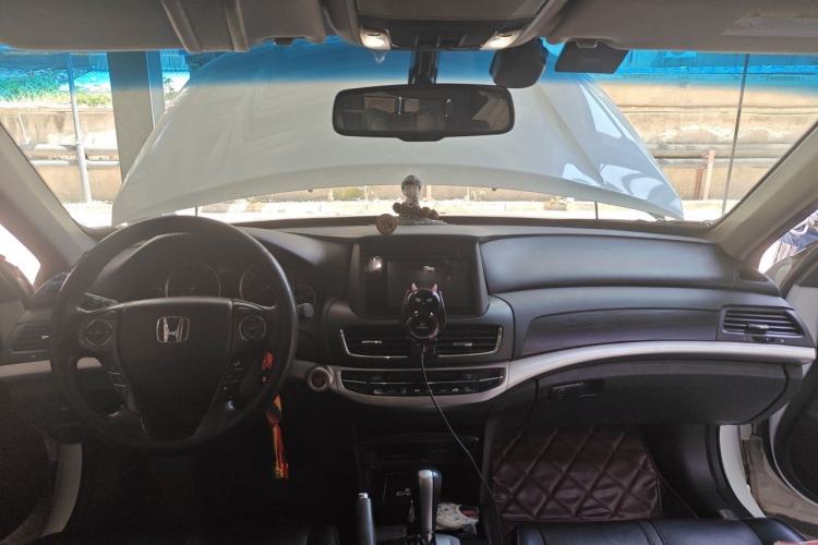 Used Honda Crosstour 2014 2.4L Luxury Edition Center Console