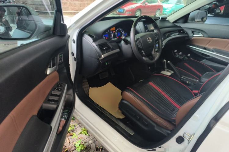 Used Honda Crosstour 2014 3.0L AWD Prestige Edition Driver Seat