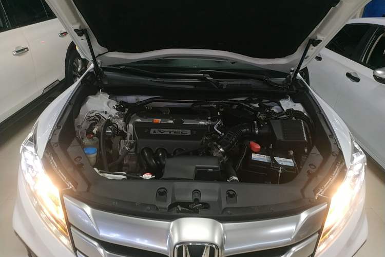 Used Honda Crosstour 2014 2.4L Luxury Edition Engine Bay