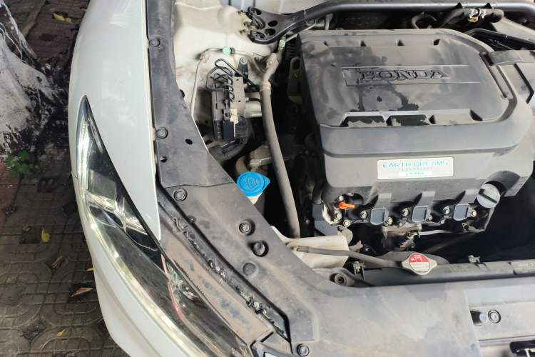 Used Honda Crosstour 2014 3.0L AWD Prestige Edition Engine Bay Right