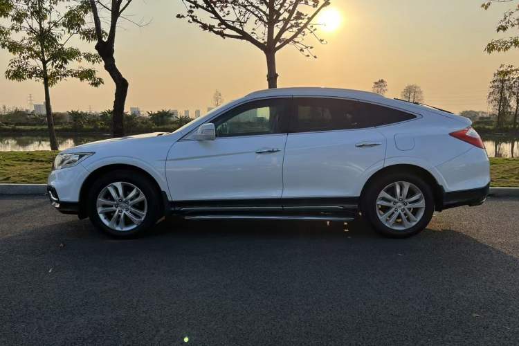 Used Honda Crosstour 2014 2.4L Luxury Edition Exterior 1