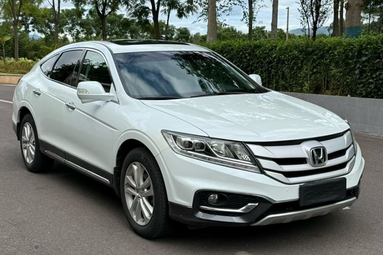 Used Honda Crosstour 2014 2.4L Luxury Edition Exterior 2