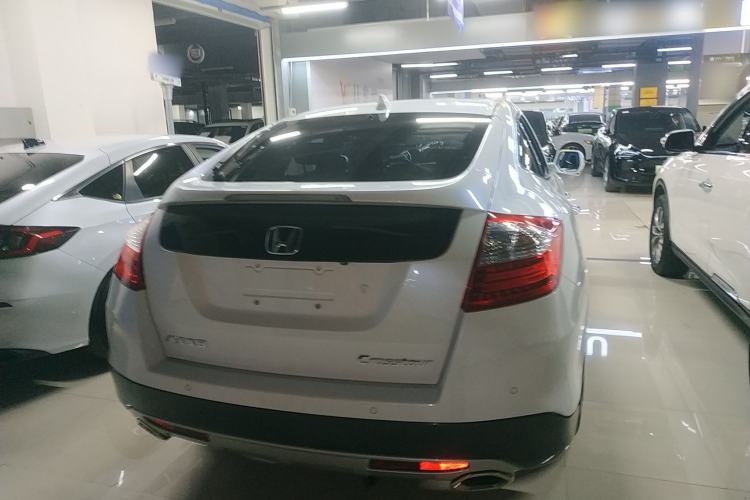 Used Honda Crosstour 2014 2.4L Luxury Edition Exterior 2