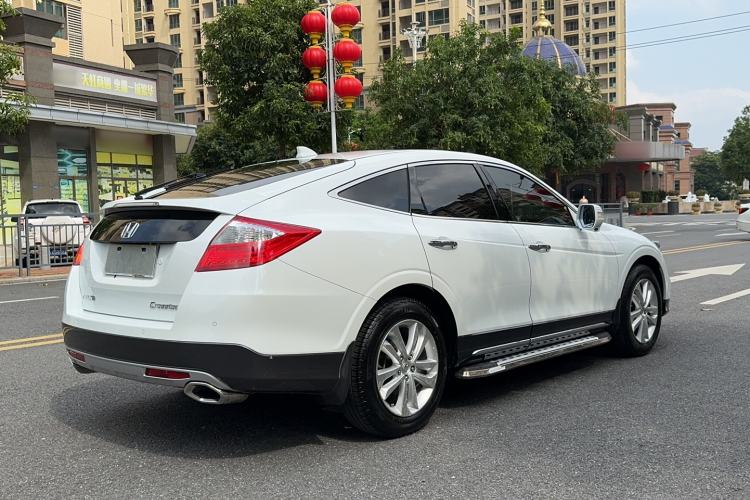 Used Honda Crosstour 2014 2.4L Luxury Edition Exterior 2
