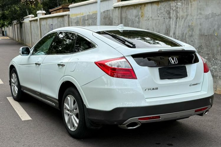 Used Honda Crosstour 2014 2.4L Luxury Edition Exterior 3