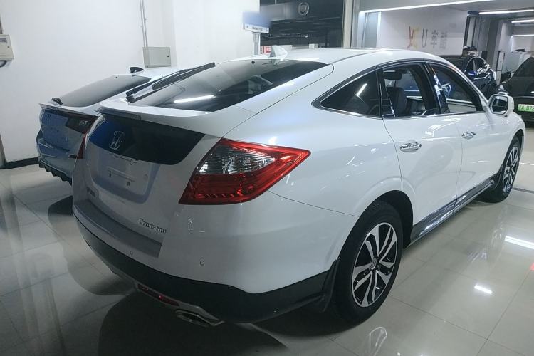 Used Honda Crosstour 2014 2.4L Luxury Edition Exterior 3