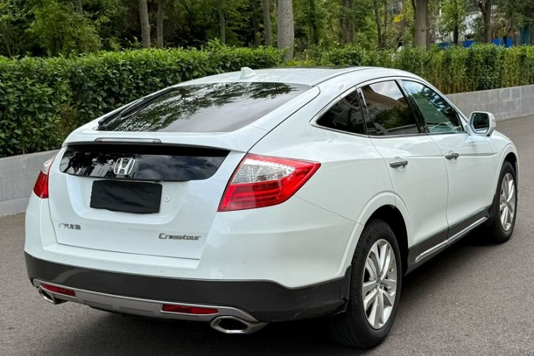 Used Honda Crosstour 2014 2.4L Luxury Edition Exterior 4