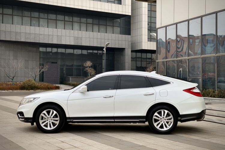 Used Honda Crosstour 2014 2.4L Luxury Edition Exterior 4