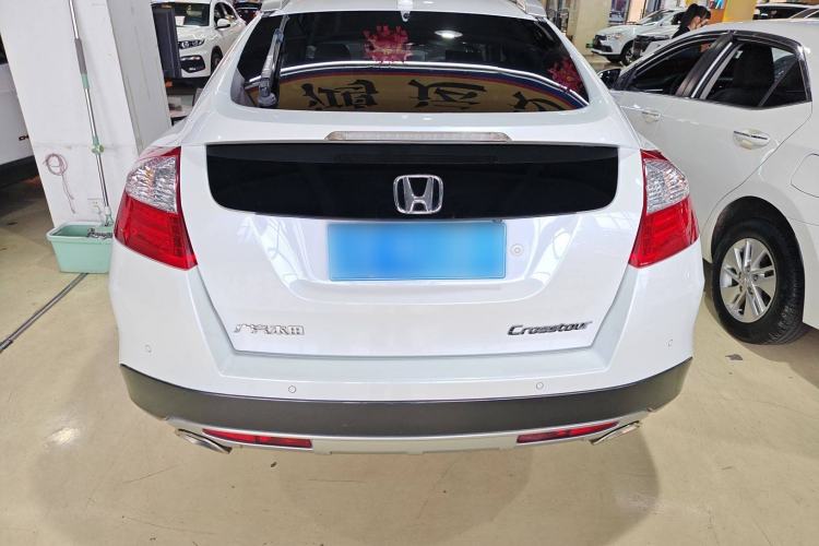 Used Honda Crosstour 2014 2.4L Luxury Edition Exterior 4