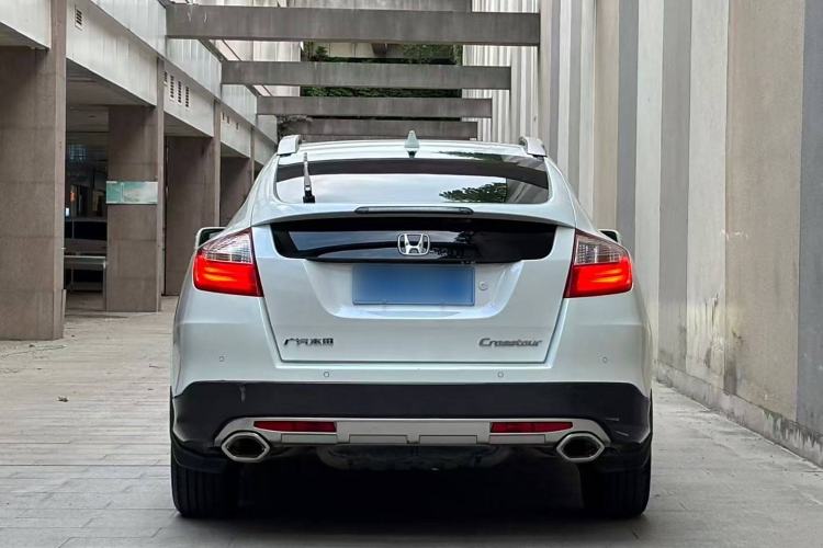 Used Honda Crosstour 2014 2.4L Luxury Edition Exterior 4