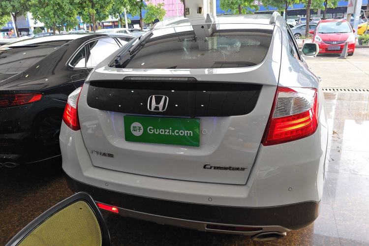 Used Honda Crosstour 2014 2.4L Luxury Edition Exterior 4