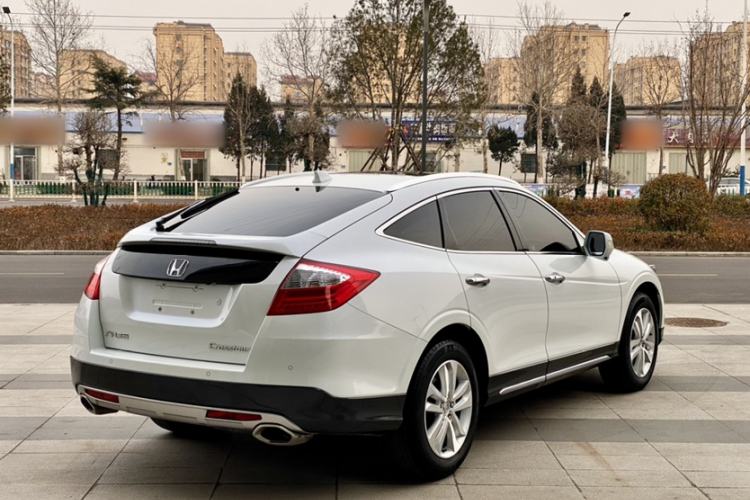 Used Honda Crosstour 2014 2.4L Luxury Edition Exterior 8