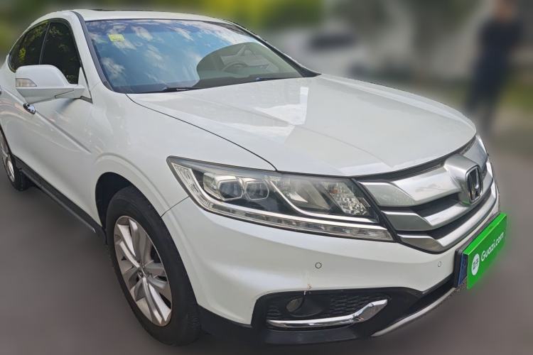 Used Honda Crosstour 2014 2.4L Luxury Edition Front Right 45 Deg