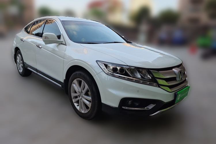 Used Honda Crosstour 2014 2.4L Luxury Edition Front Right 45 Deg