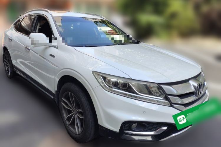 Used Honda Crosstour 2014 2.4L Luxury Edition Front Right 45 Deg