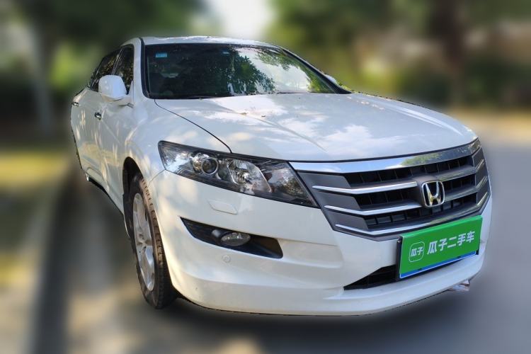 Used Honda Crosstour 2014 2.4L Luxury Edition Front Right 45 Deg