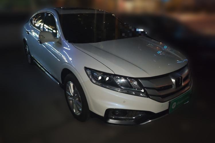 Used Honda Crosstour 2014 2.4L Luxury Navigation Edition Front Right 45 Deg
