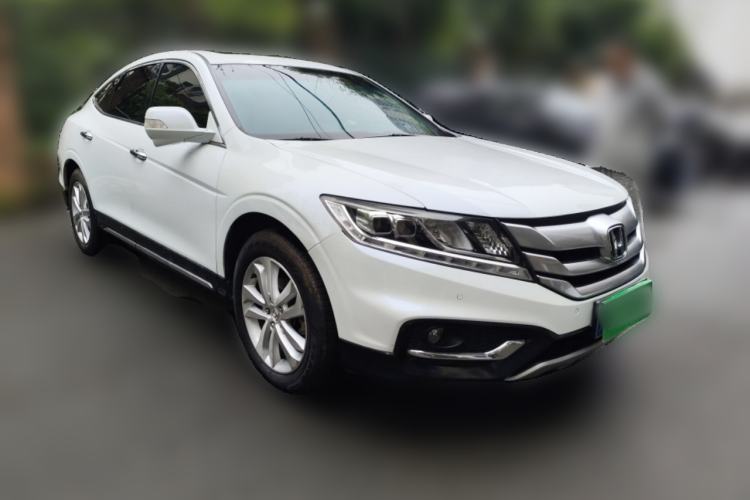 Used Honda Crosstour 2014 2.4L Luxury Edition Front Right 45 Deg