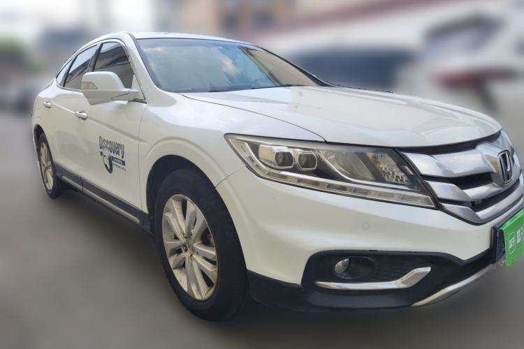 Used Honda Crosstour 2014 2.4L Luxury Edition Front Right 45 Deg